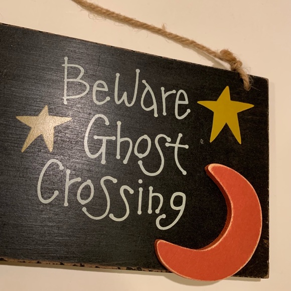 NWT HALLOWEEN GHOST HANGING SIGN. - Picture 8 of 9